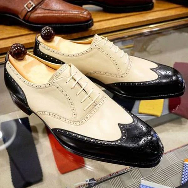 White Oxfrod Pointed Toe Shoes