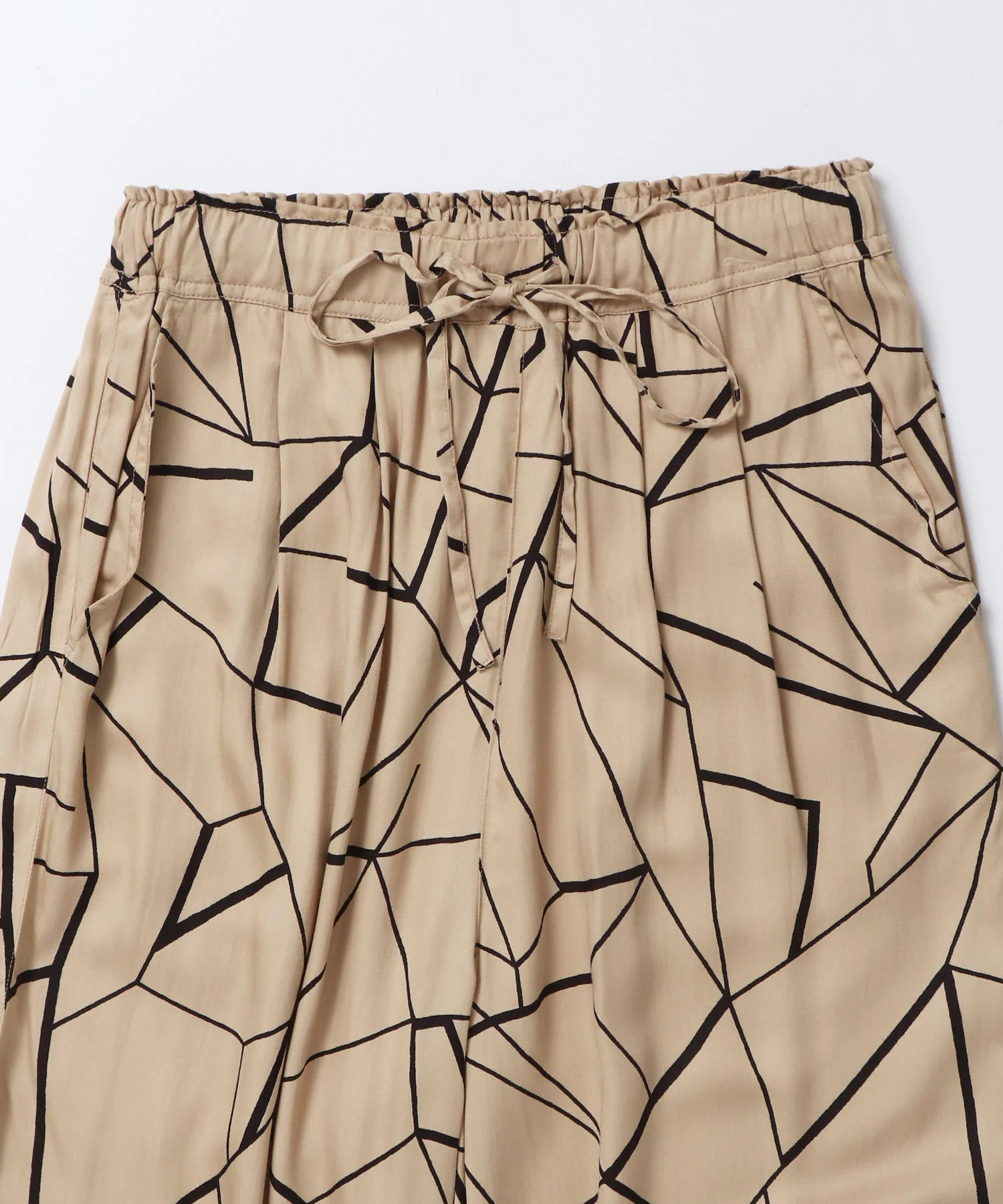 ビスコースサテン プリント タックストレートパンツ