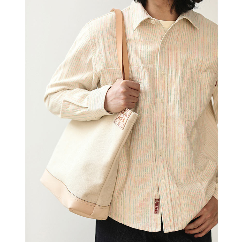 テクスチャーのある先染め　生成りコットン長袖シャツ