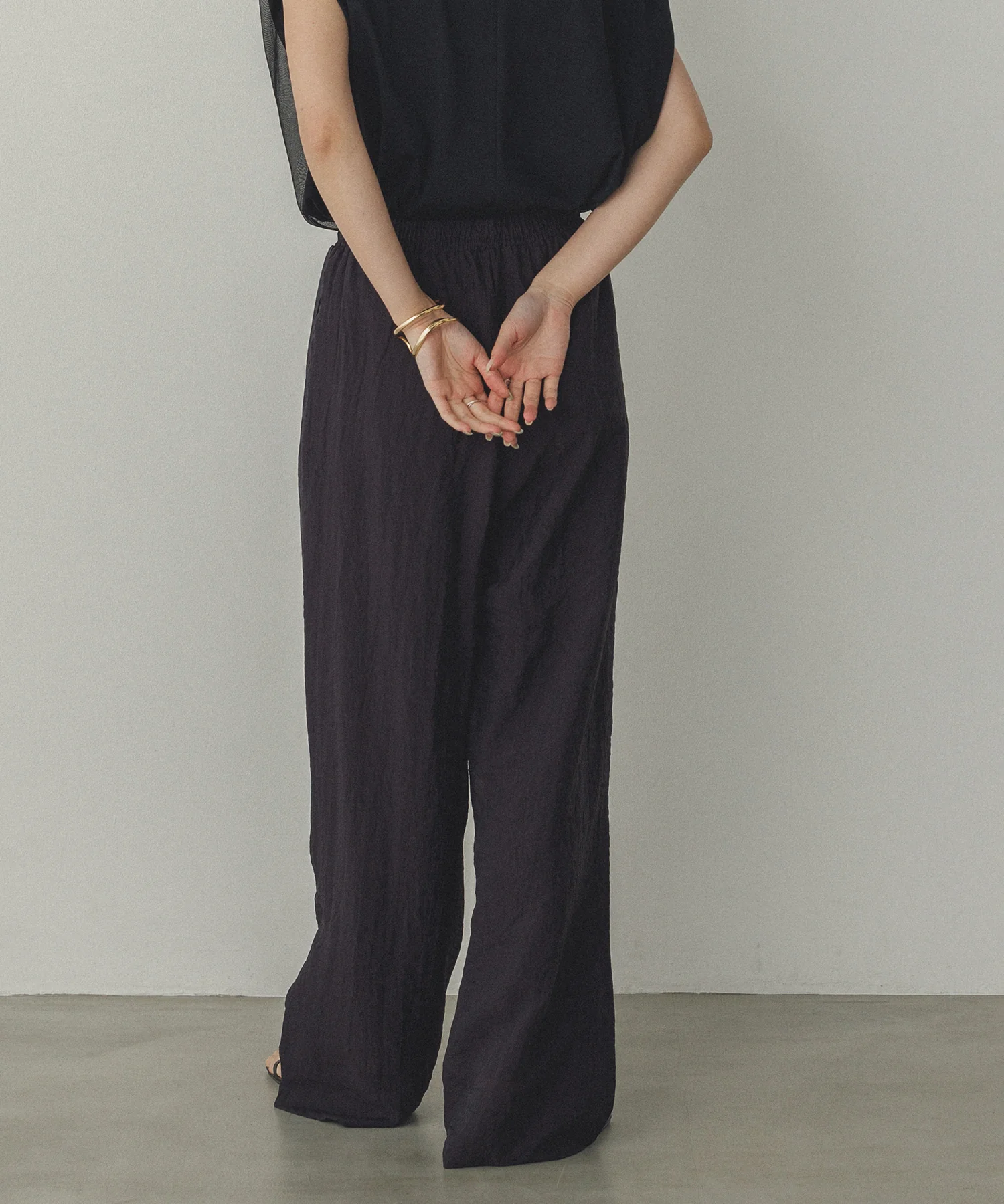 ツヤシアー ストレートパンツ