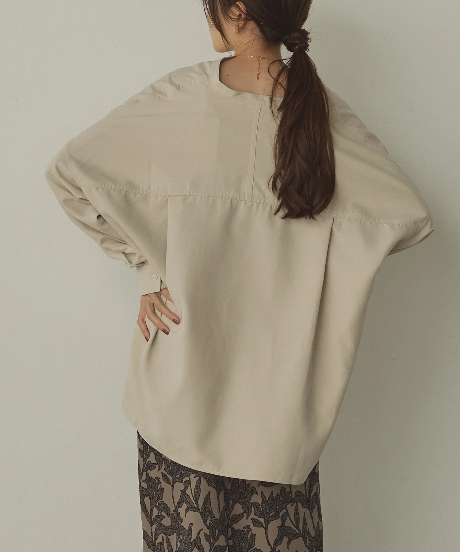 【WEB限定/別注】スウェードライク バンドカラーオーバーサイズシャツ