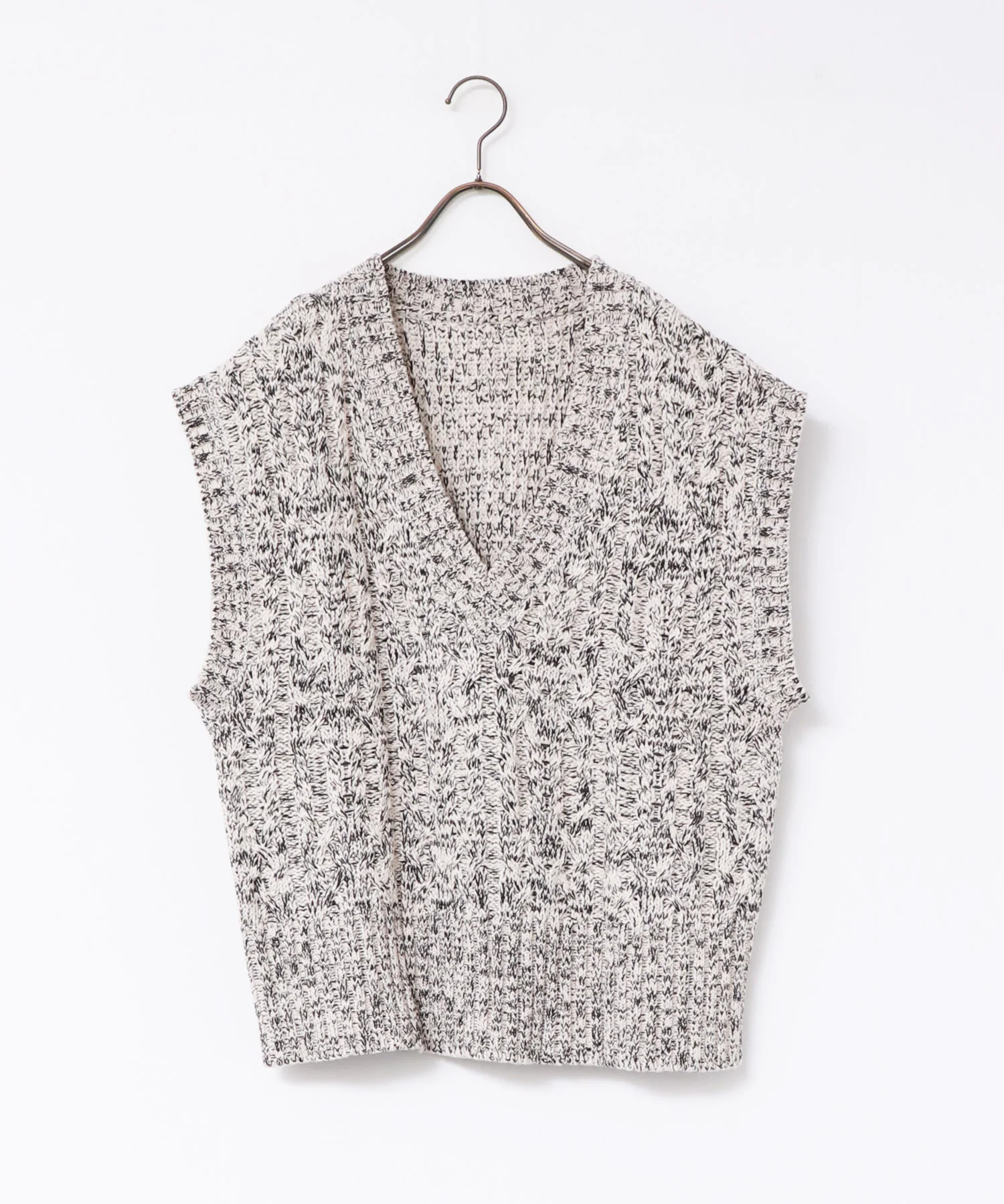 ケーブル編み ニットベスト