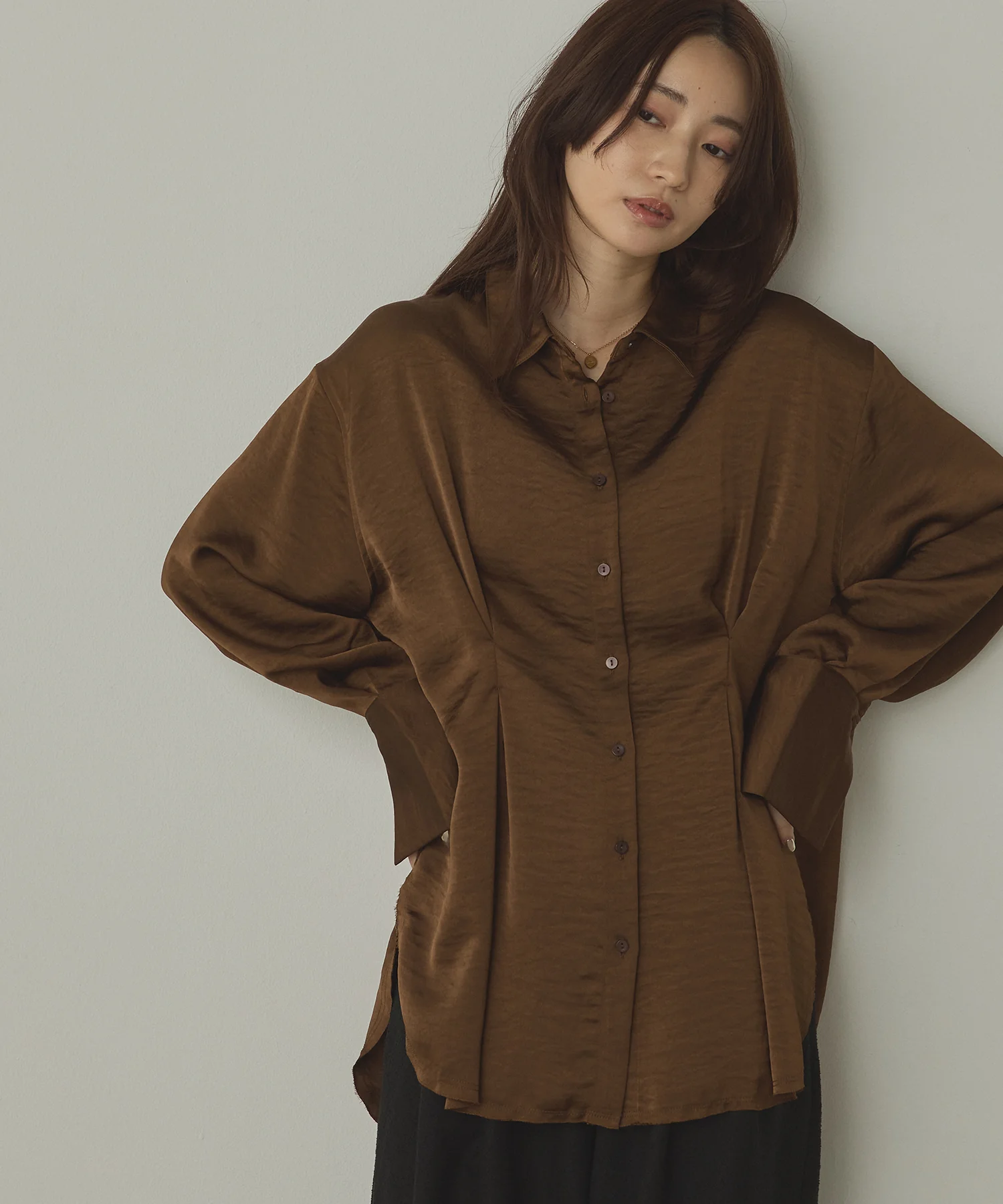 マットサテン タックシャツ