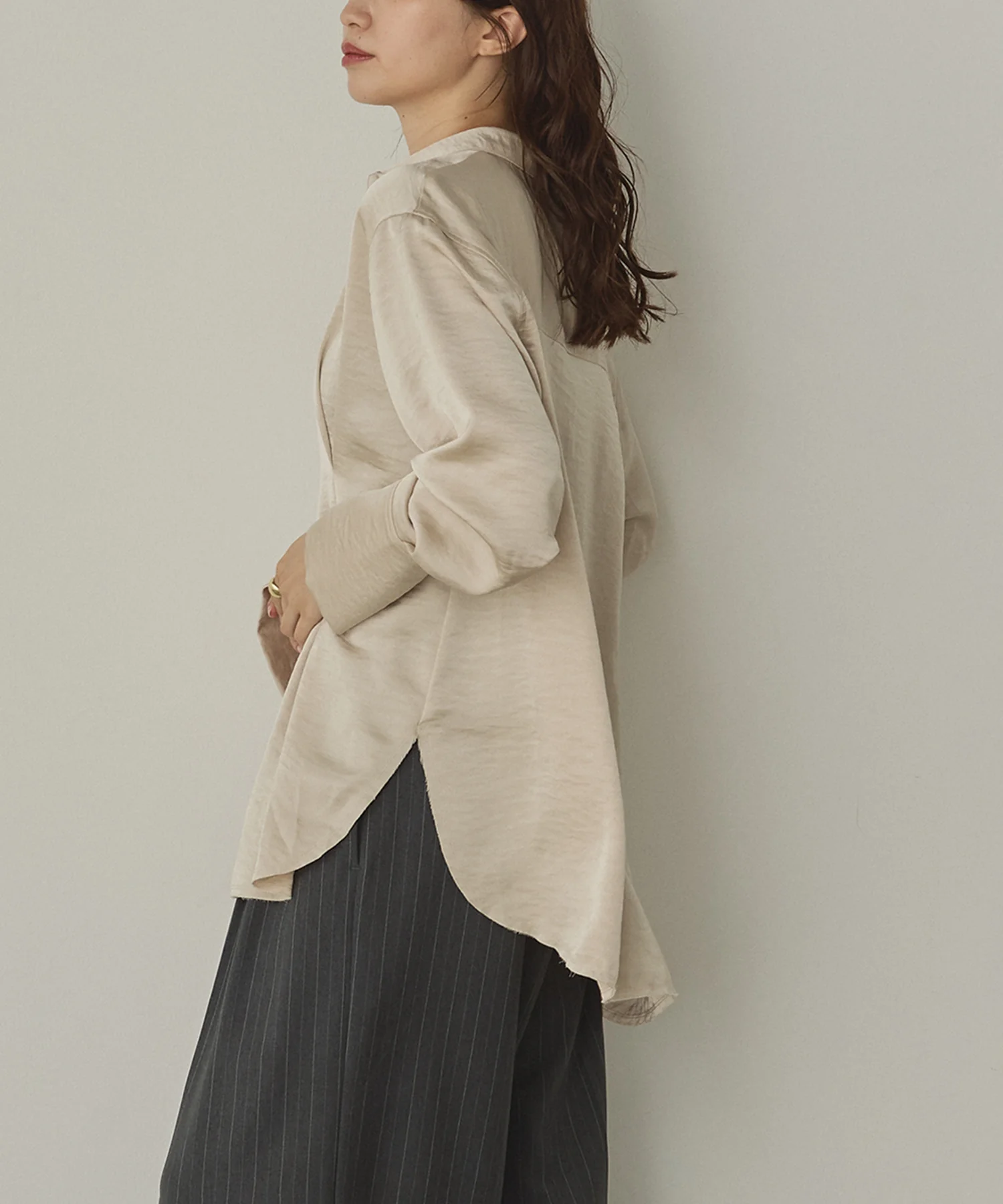 マットサテン タックシャツ