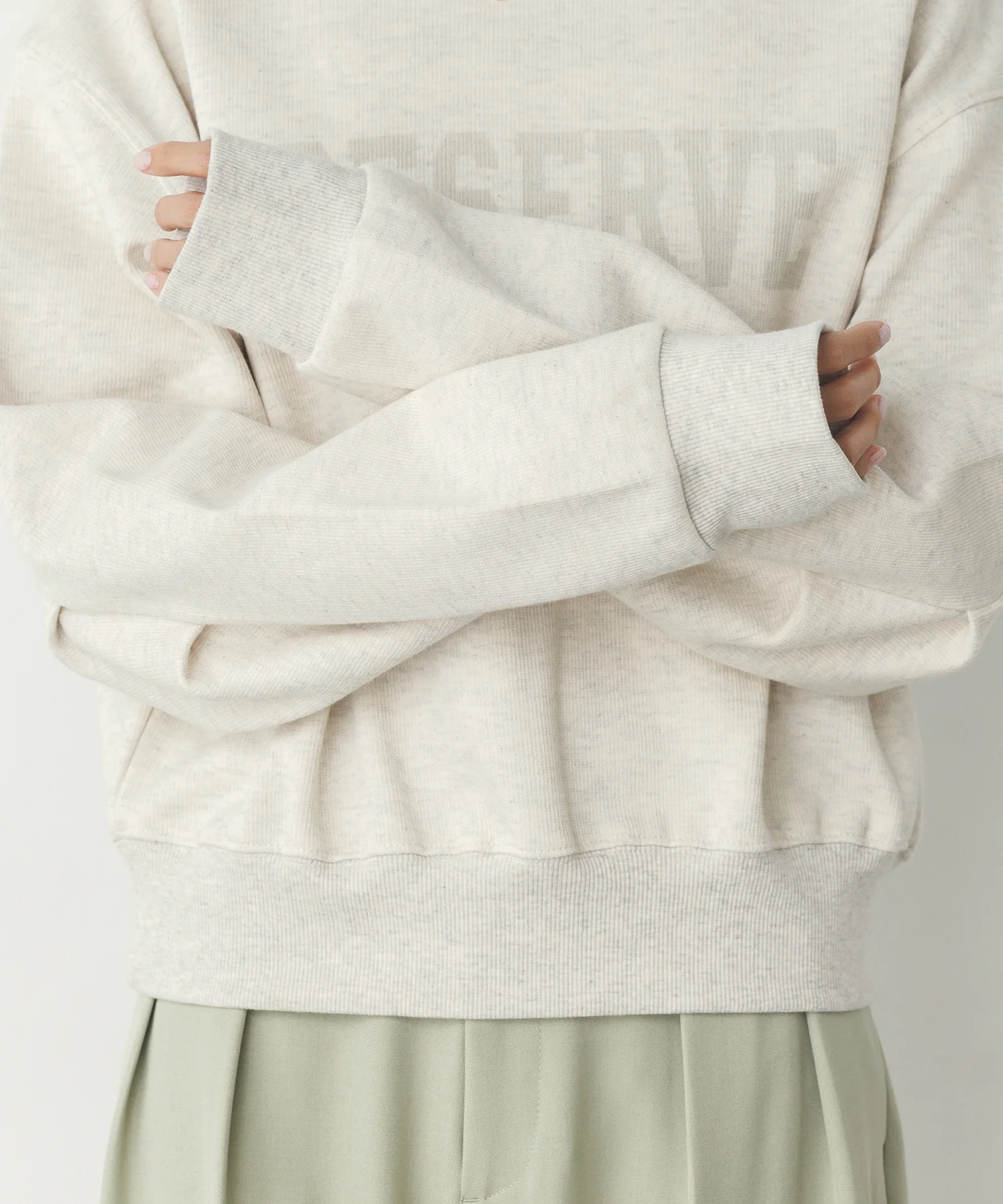 スリーブタック ロゴプリントスウェット