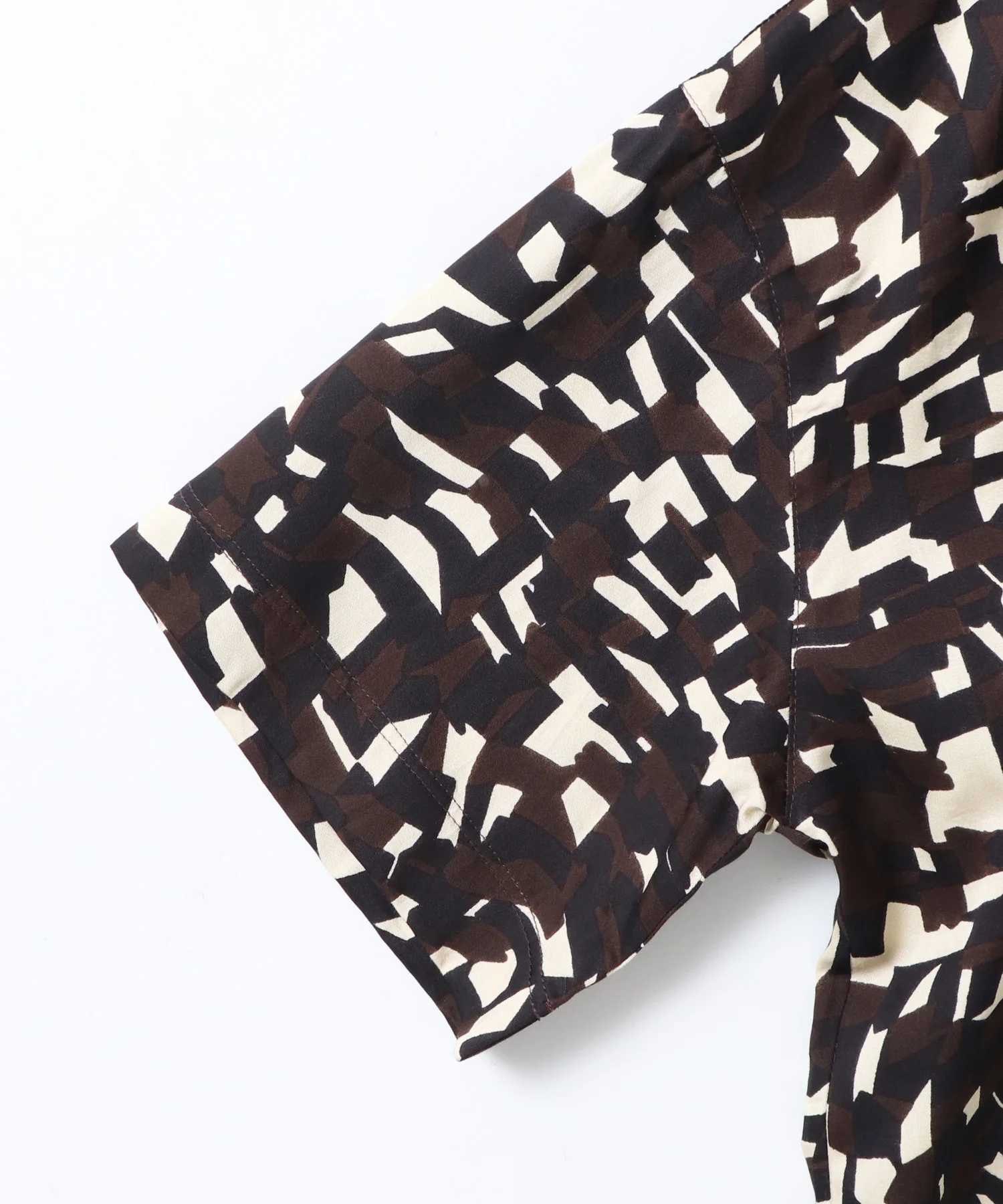 ジオメトリックプリント 半袖シャツ