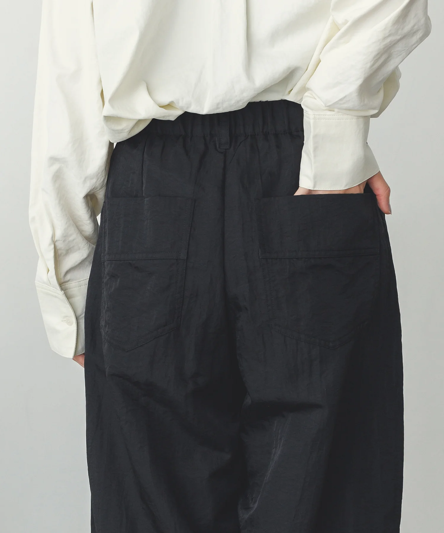 ナイロンツイル タックパンツ