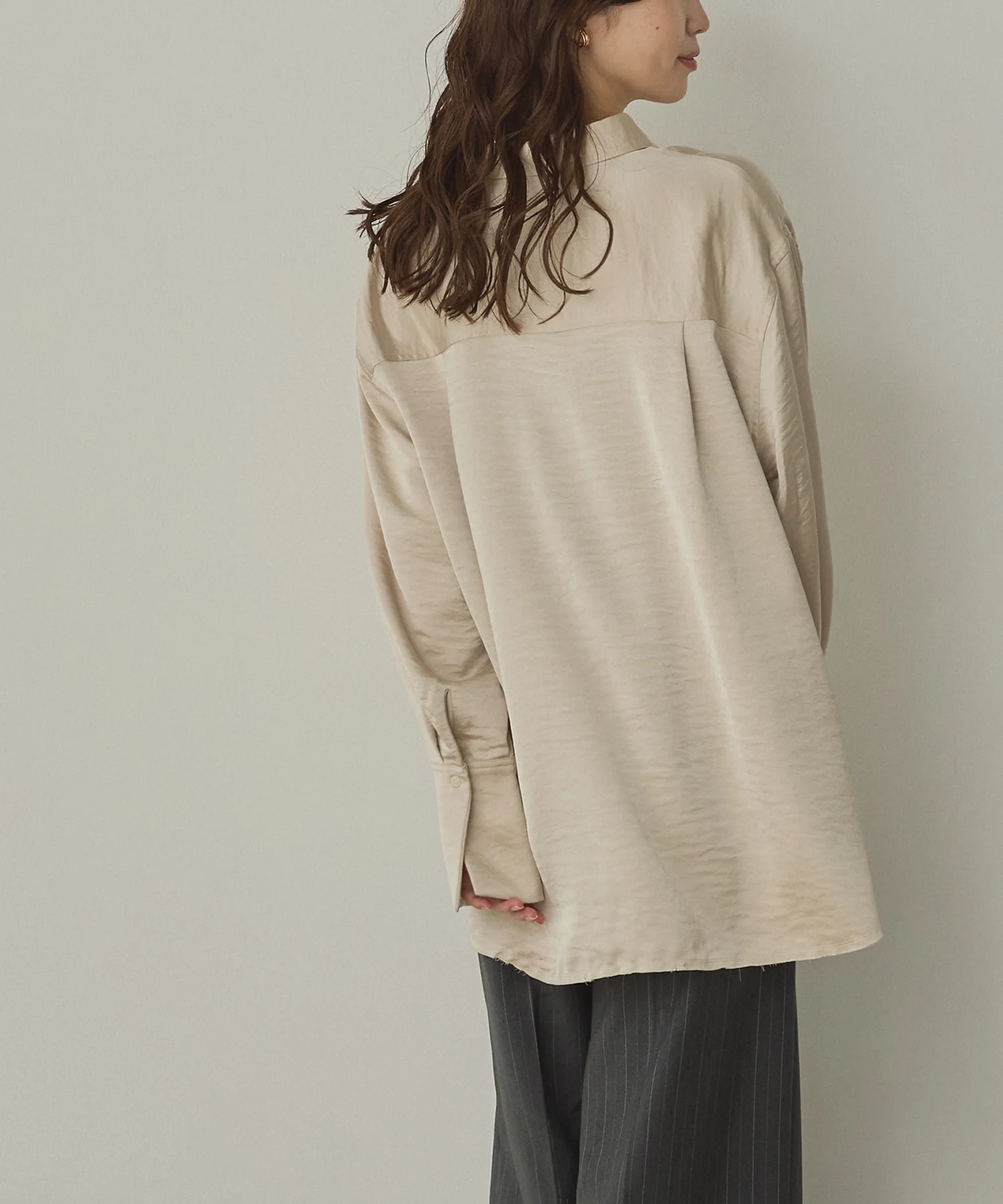 マットサテン タックシャツ