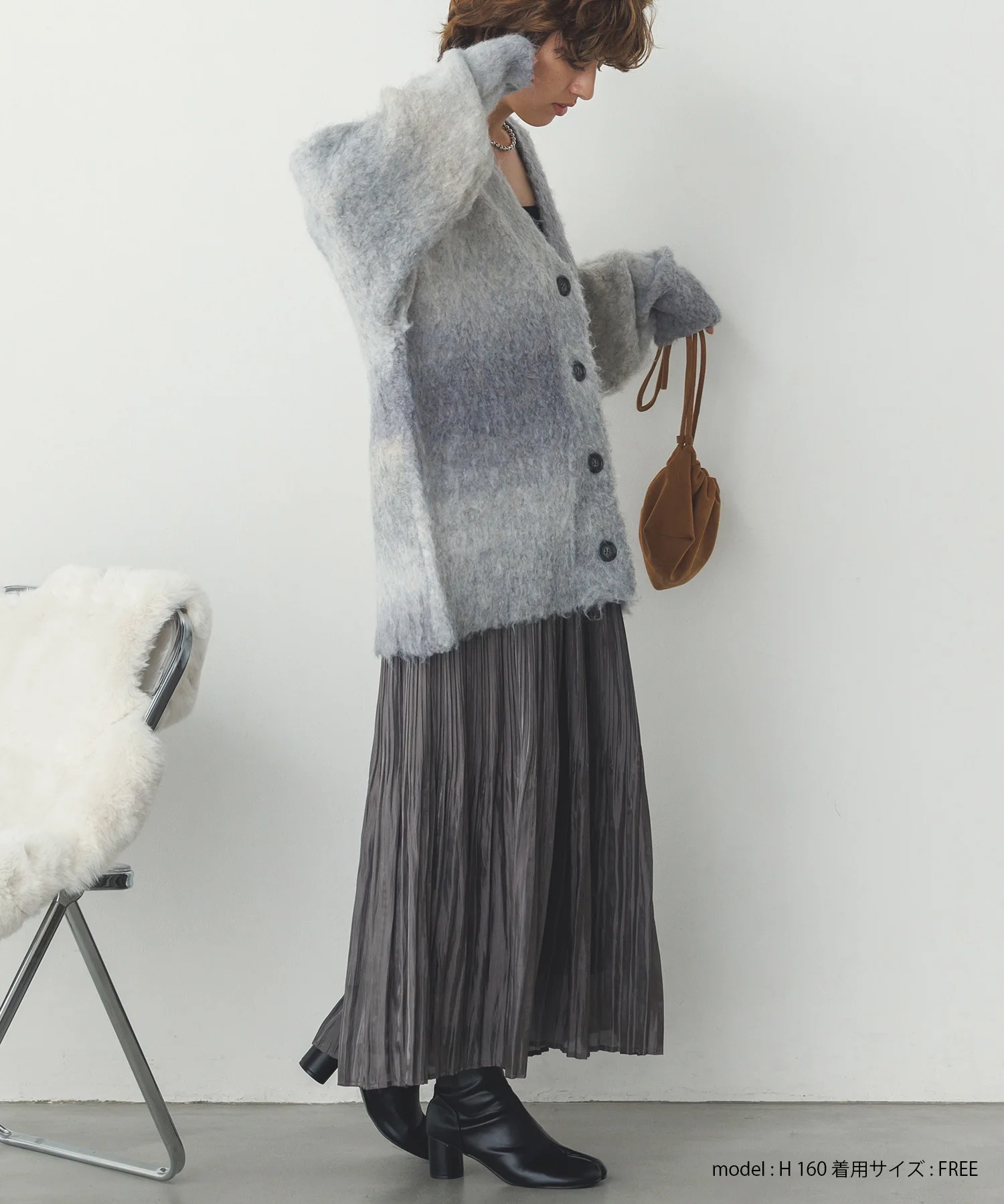 サテンランダムプリーツスカート