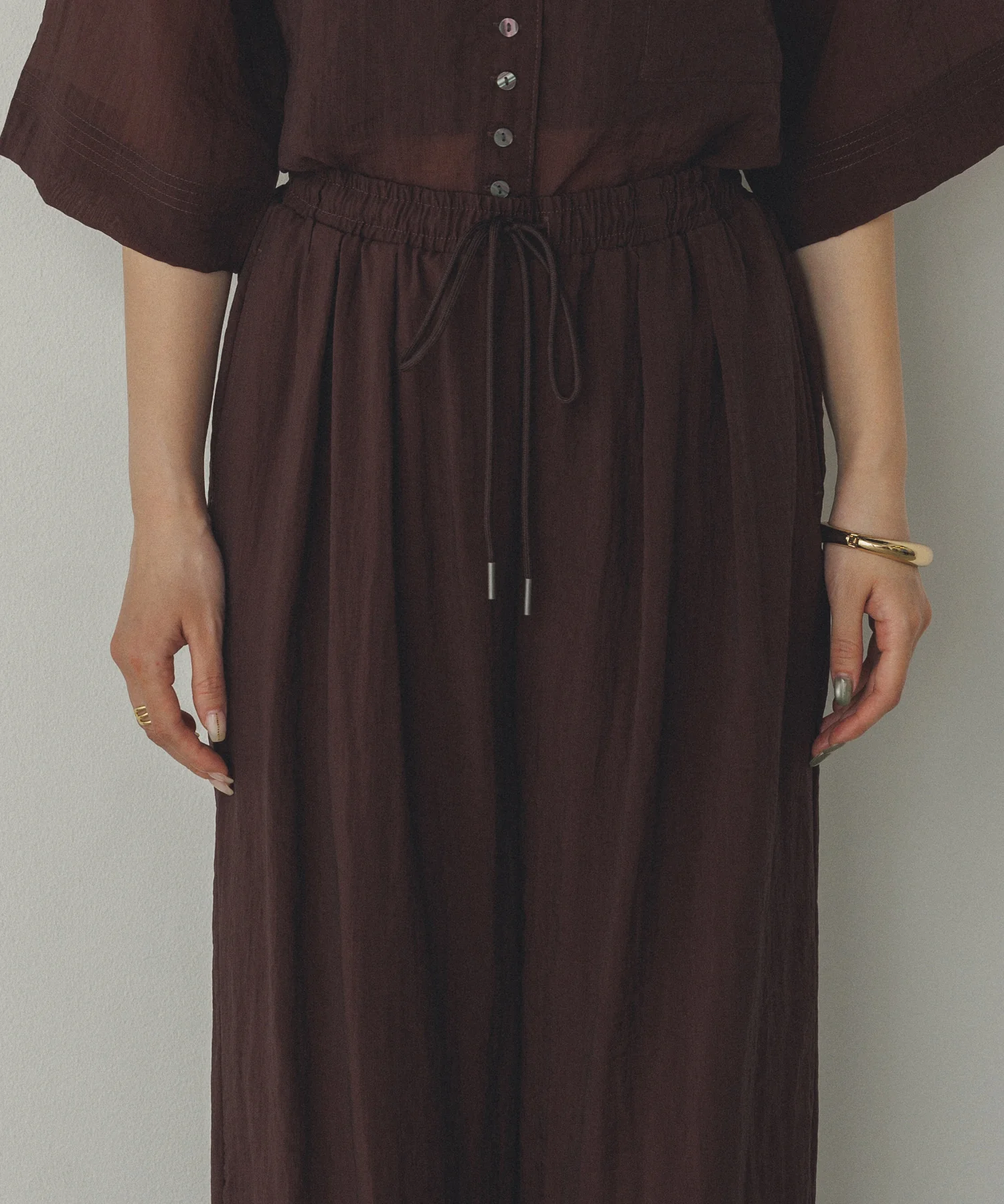 ツヤシアー ストレートパンツ