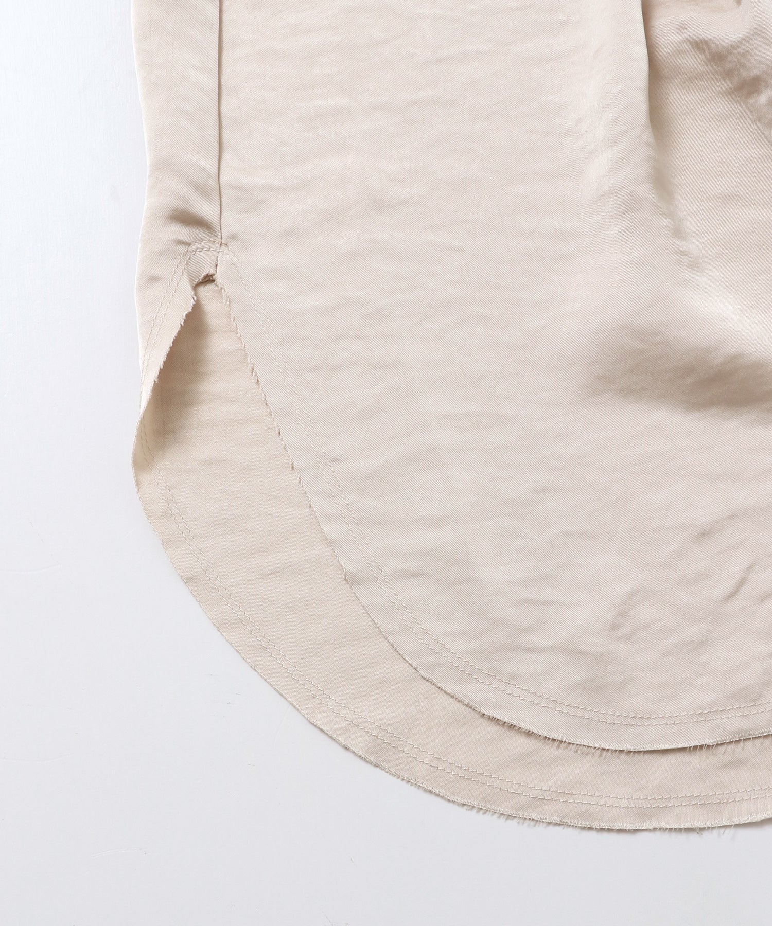 マットサテン タックシャツ