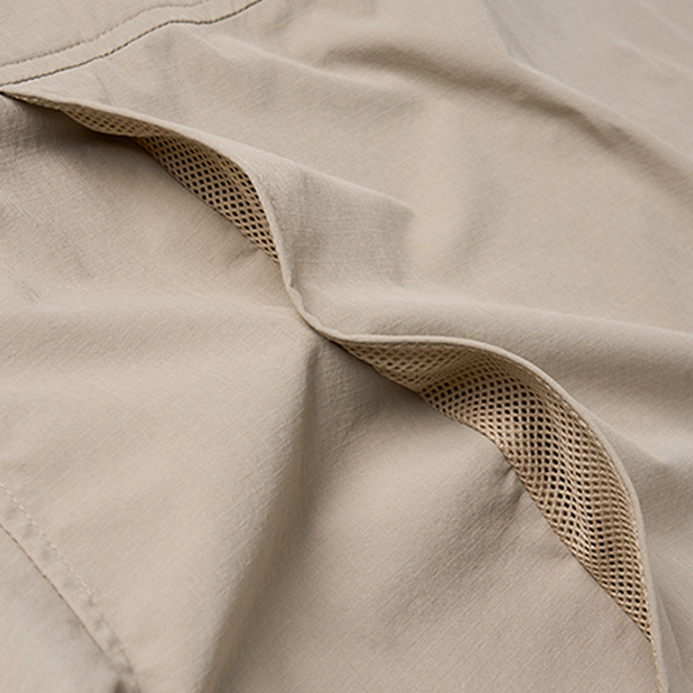 吸湿、速乾、UVカット　アウトドア向けストレッチ無地長袖シャツ