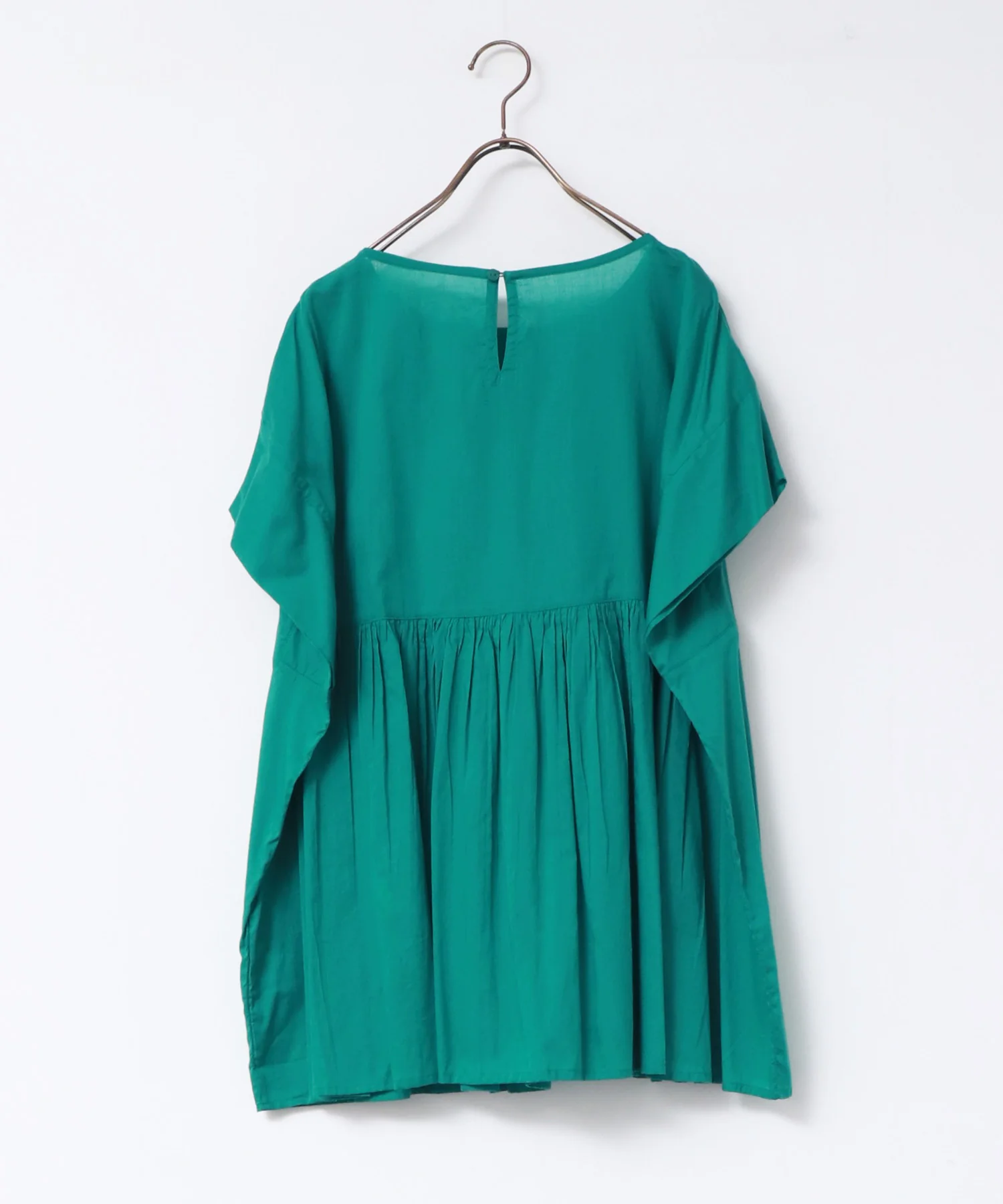 ピンタックブラウス