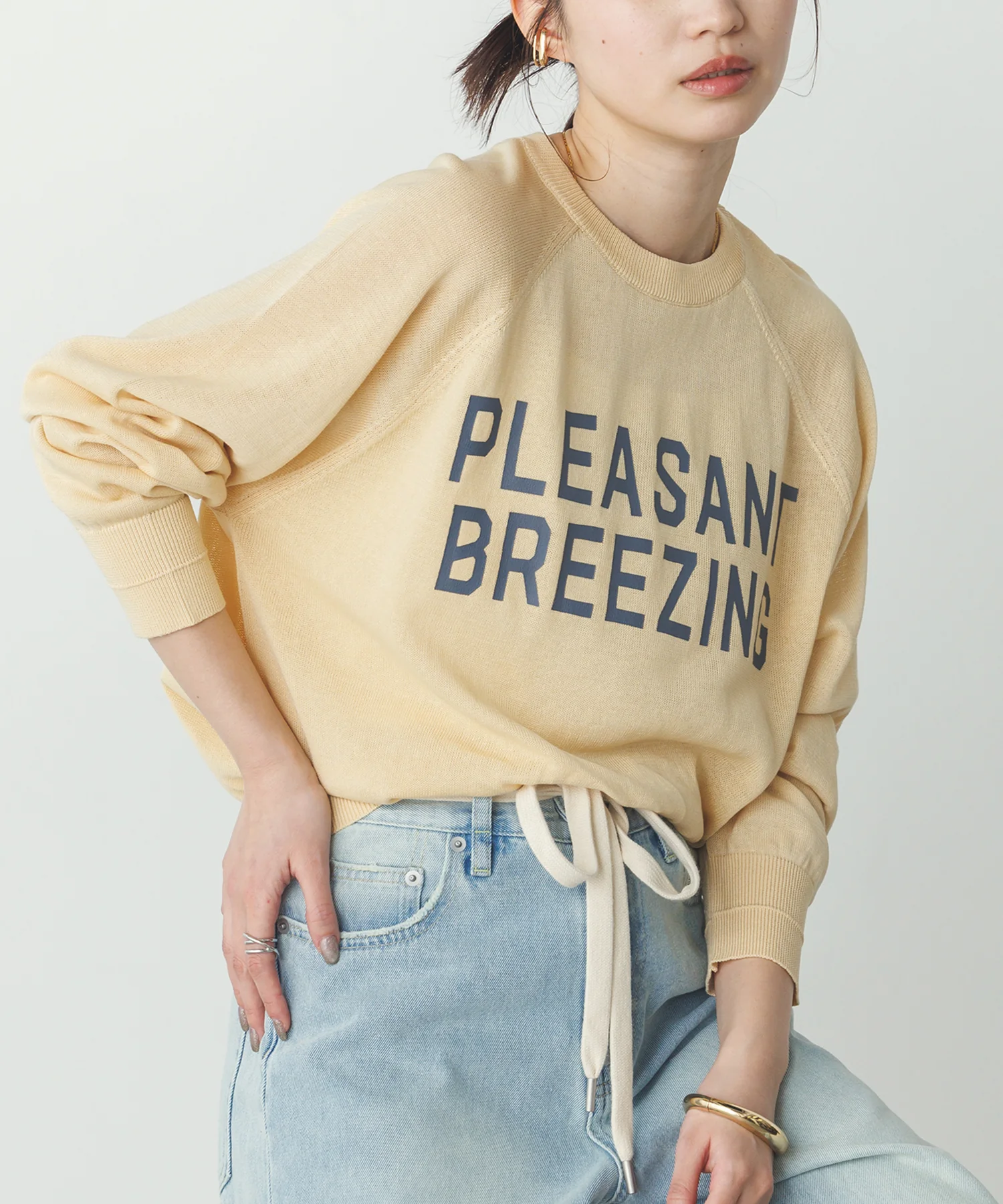 ペーパーライクシアー ロゴプリントニット