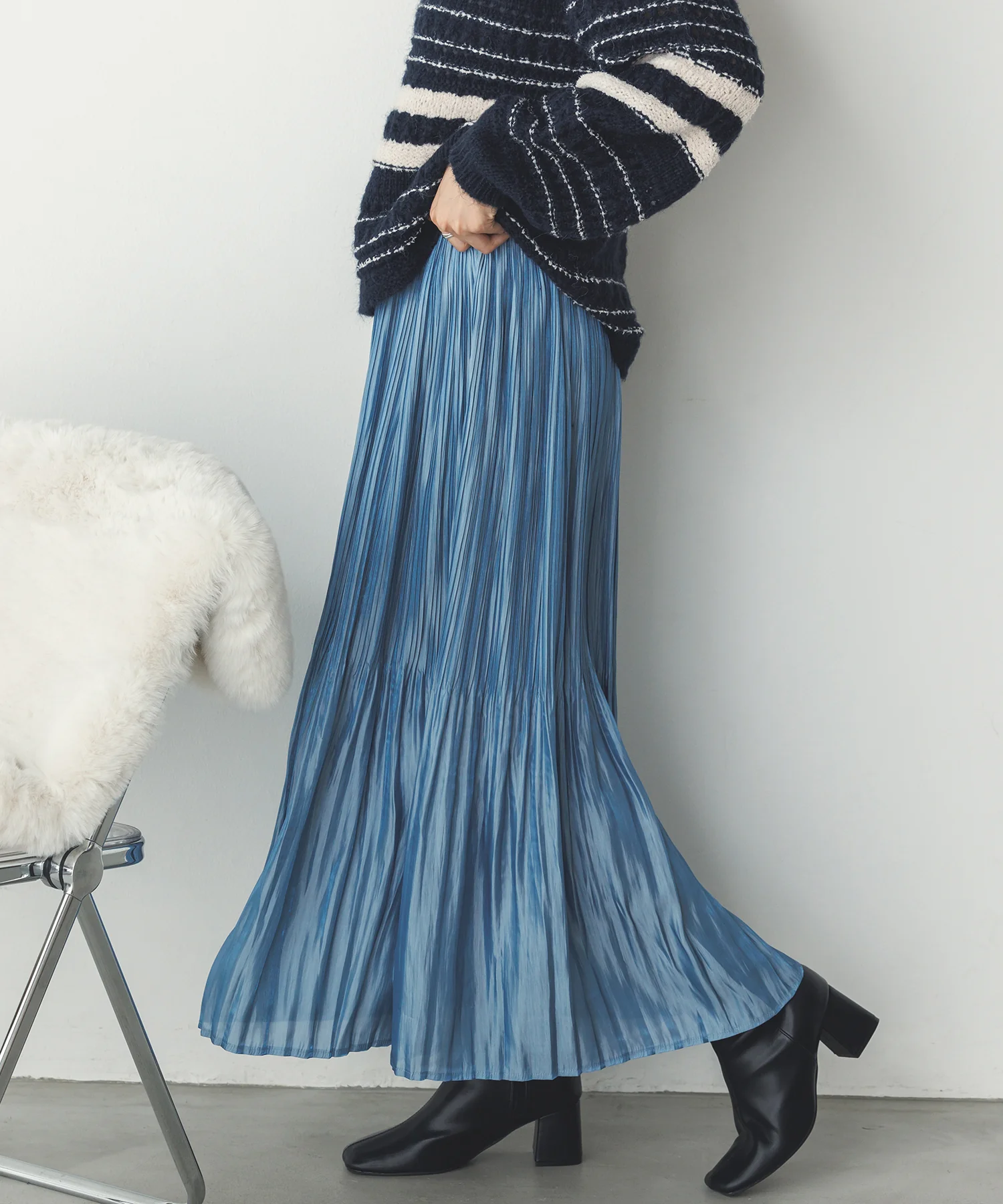 サテンランダムプリーツスカート