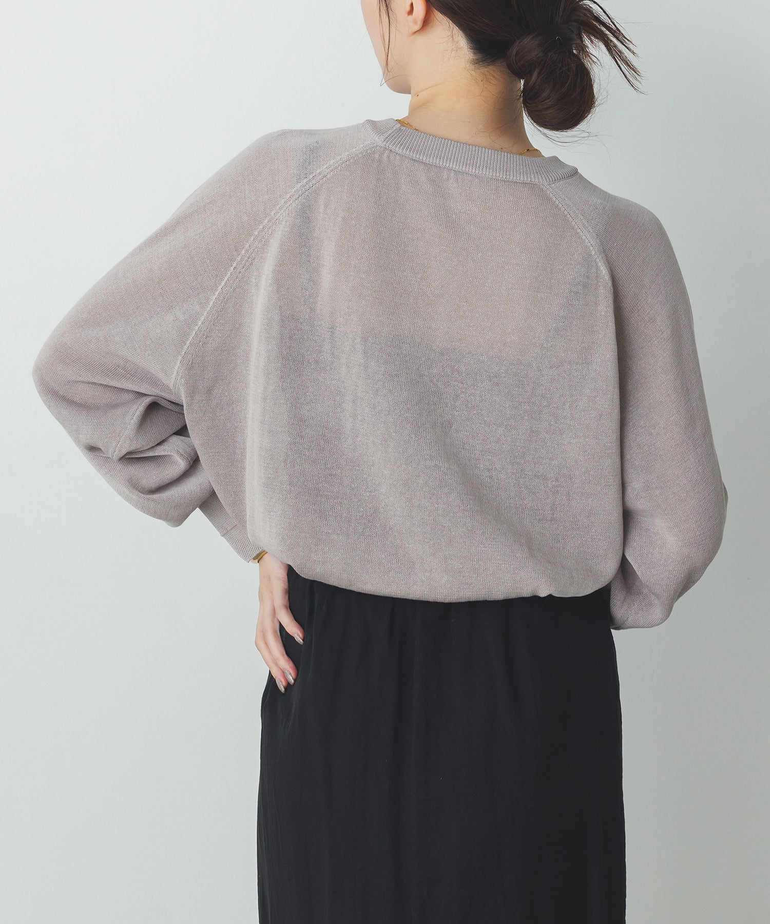 ペーパーライクシアー ロゴプリントニット