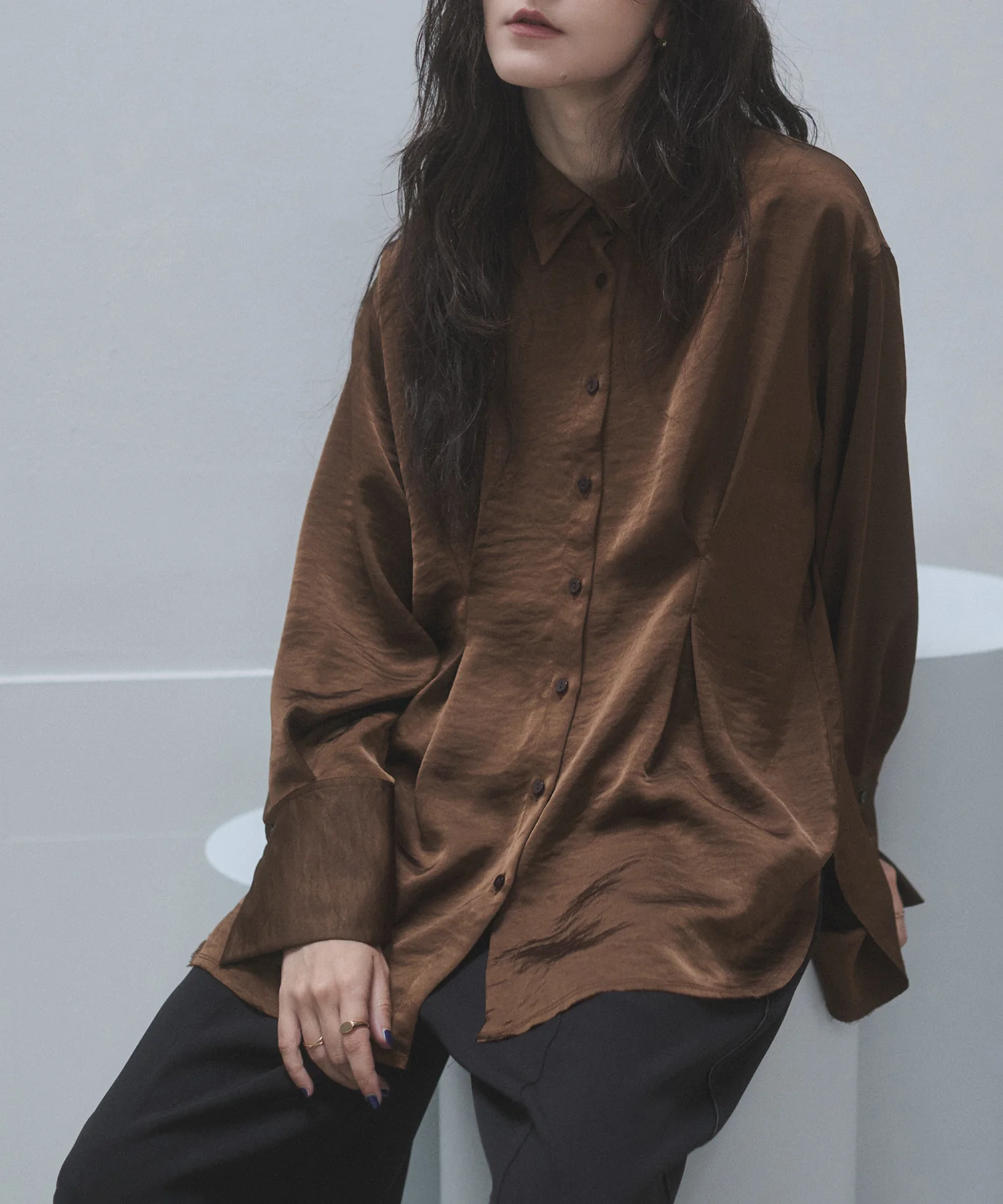マットサテン タックシャツ