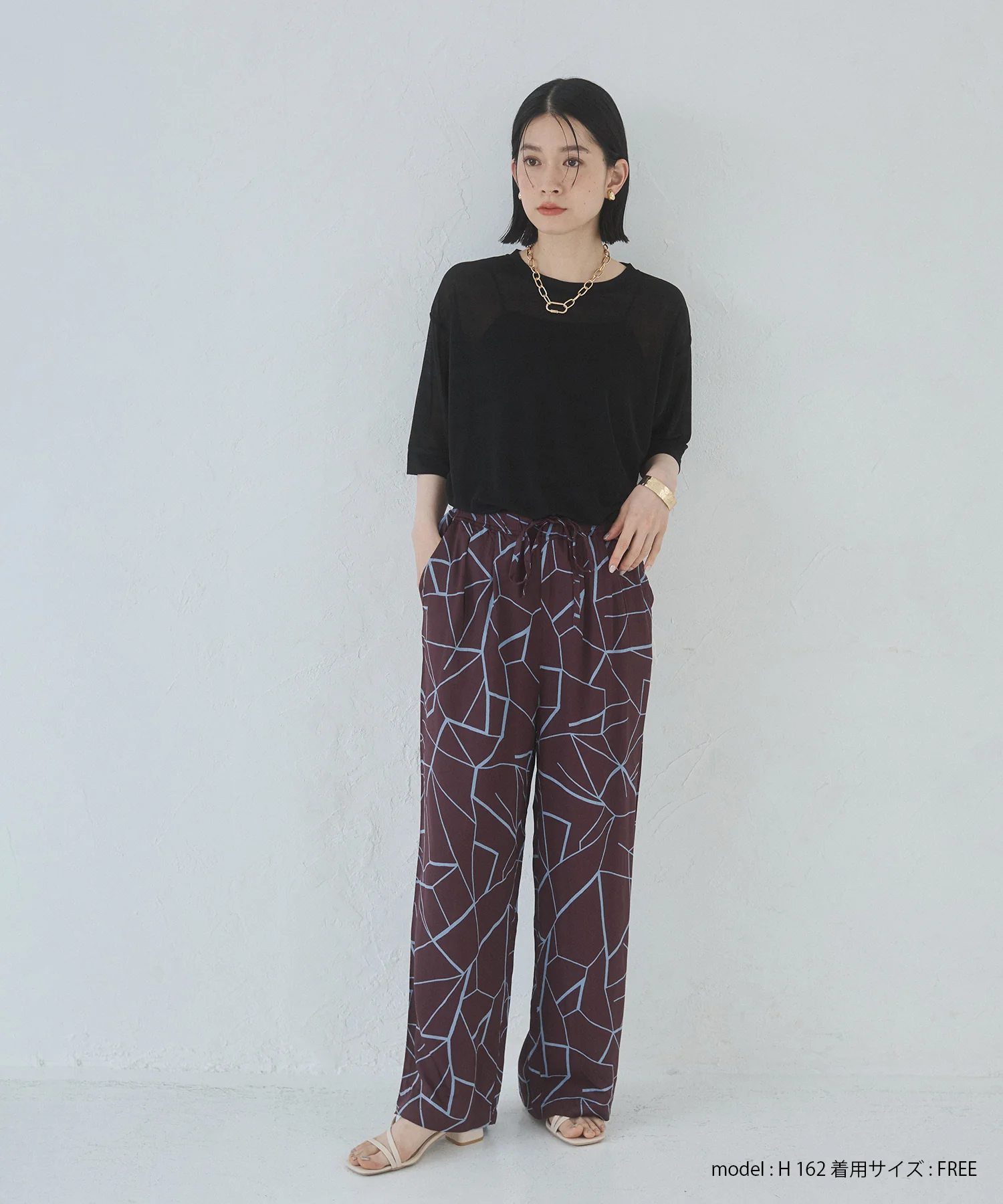 ビスコースサテン プリント タックストレートパンツ