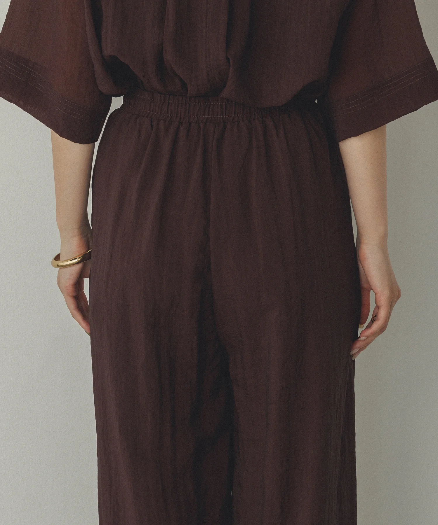 ツヤシアー ストレートパンツ