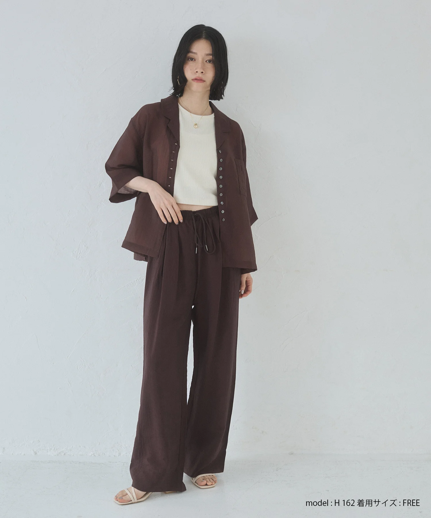 ツヤシアー ストレートパンツ